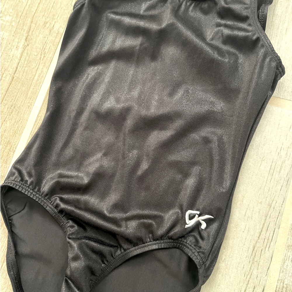 Shimmery black GK leo child large- LIKE NEW! ⭐️